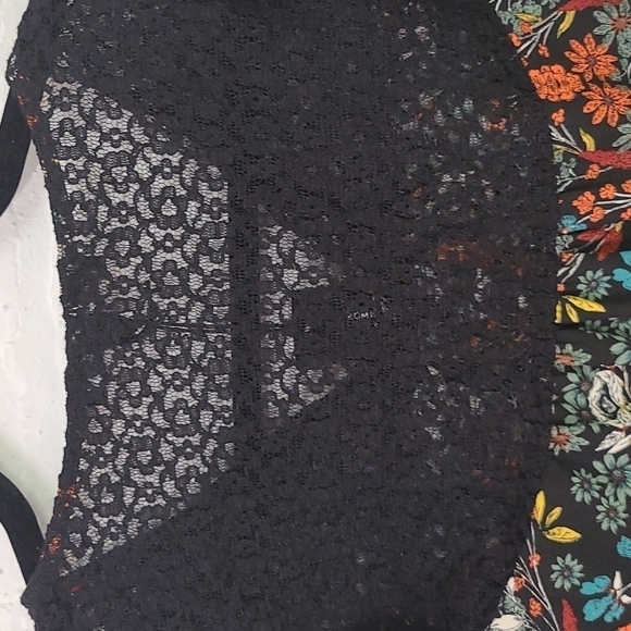 NWT  ROMEO AND JULIET COUTURE COLD SHOULDER SM Black Floral - Picture 7 of 10